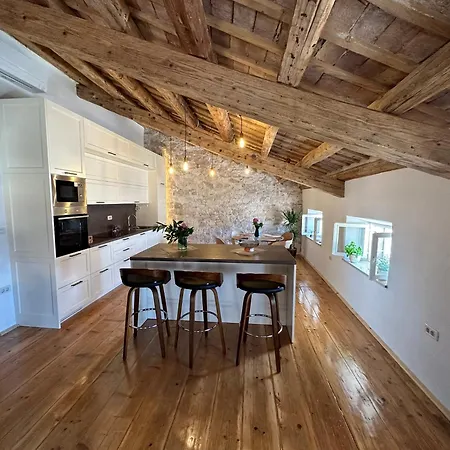 Luka Apartment