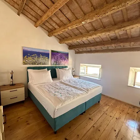 Luka Apartment *